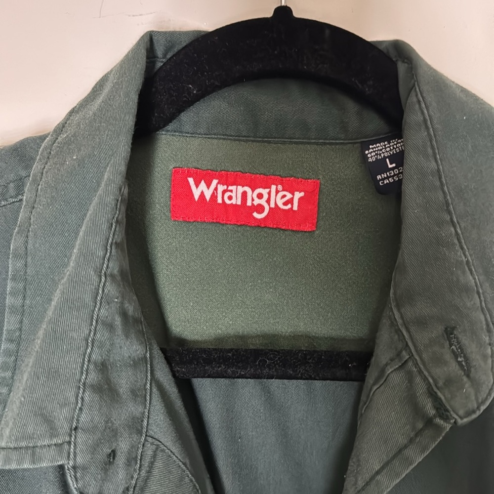 Green Wrangler button down - Picture 2 of 5